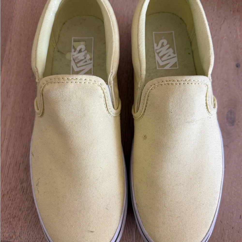 Vans Women’s 9.5 Slip-On Platform Sneakers in Greenish Yellow - Picture 2 of 8